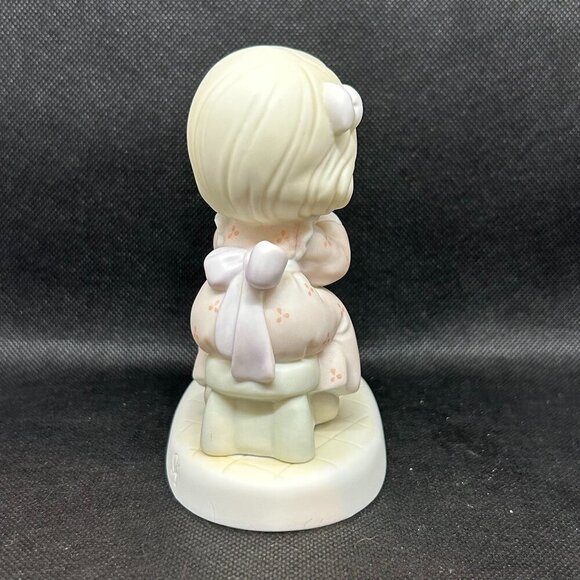 Precious Moments "Sharing" 1994 Members Only Figurine - Picture 4 of 6